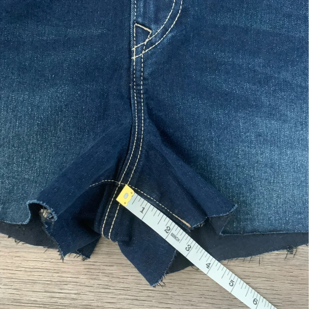 True Religion Jennie Mid Rise Raw Hem Shorts - Size 31 - Dark Scorched Wash NWT - Picture 11 of 15